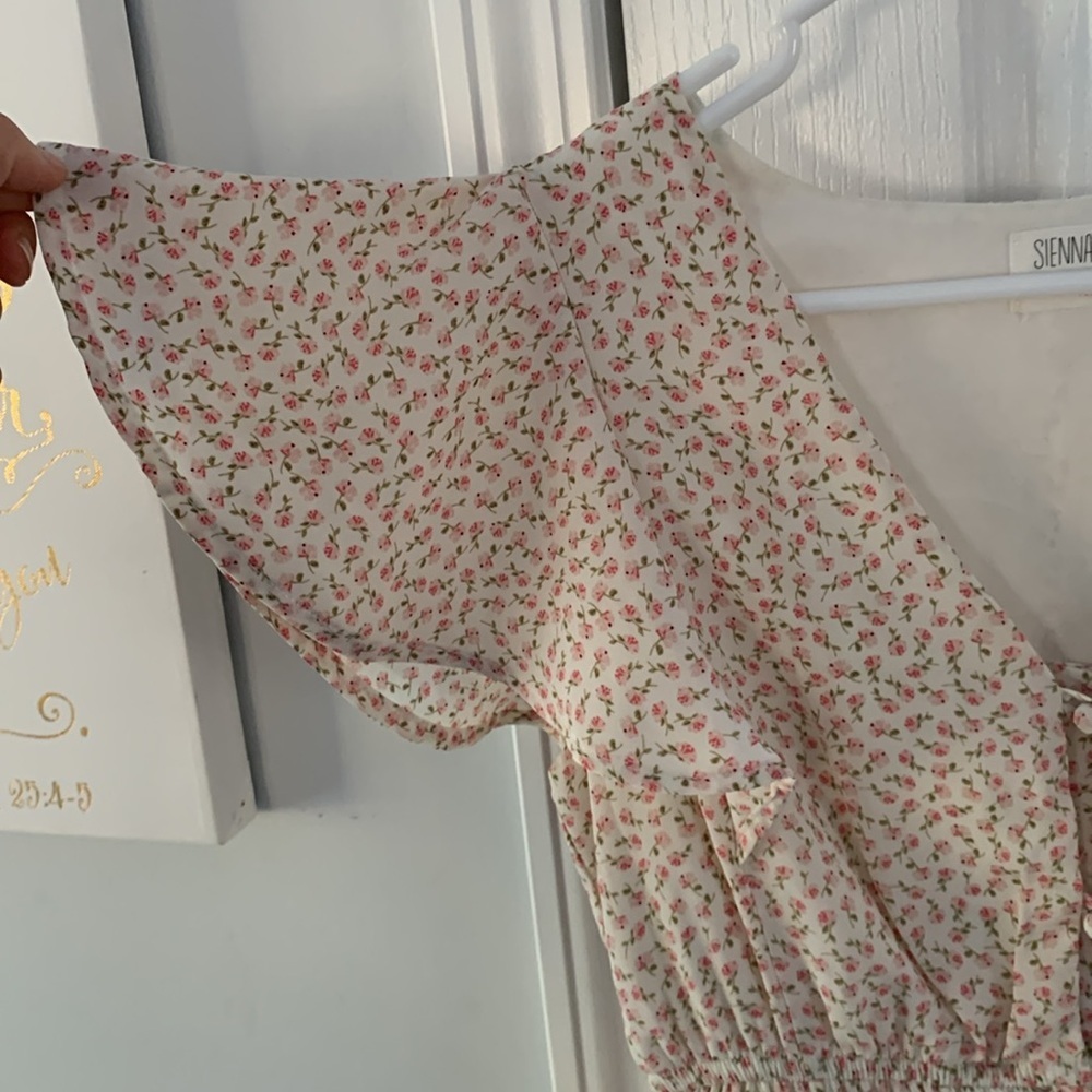 Floral midi dress with flutter sleeve and rouching at waist size M cottage - Picture 11 of 13